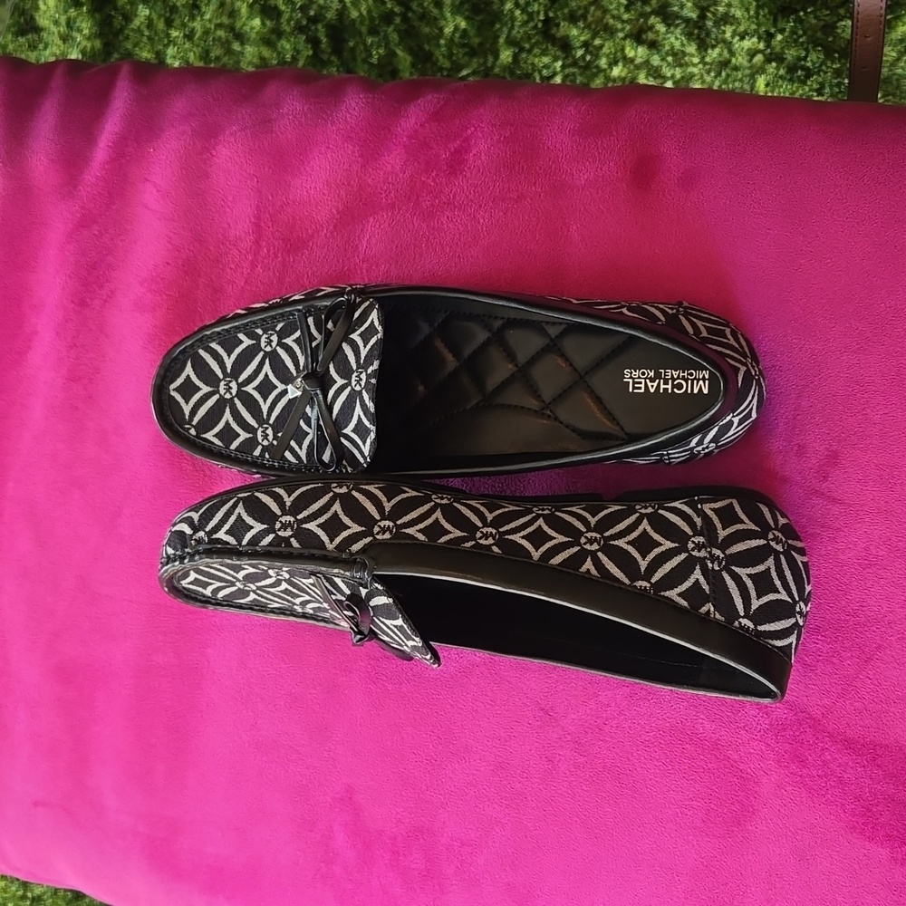 Sz 8 Michael KORS flats
